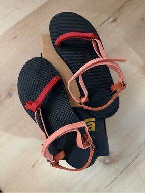 NWT Teva Original Sandals, Size 8, Sedona Multi, Adjustable Straps
